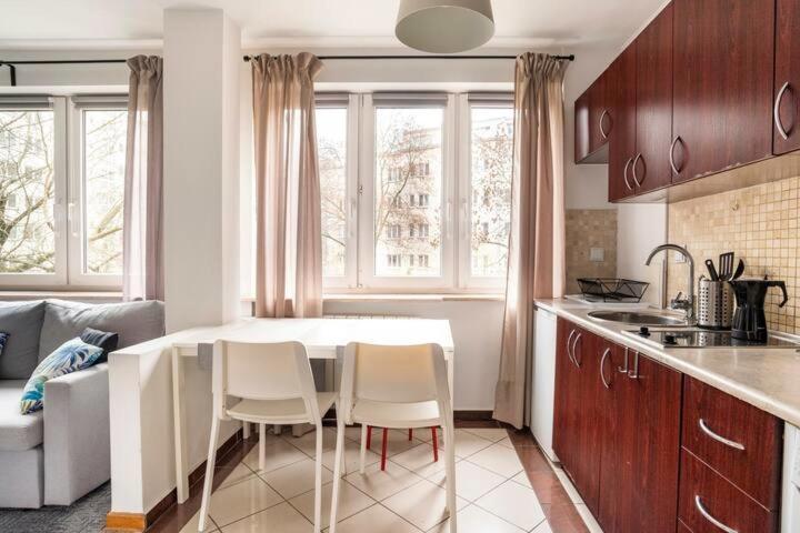Przytulny I Cichy Apartament Blisko Centrum Варшава Екстер'єр фото